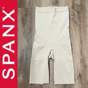 Spanx Shaping Mid-Thigh Short Size‎ Small
